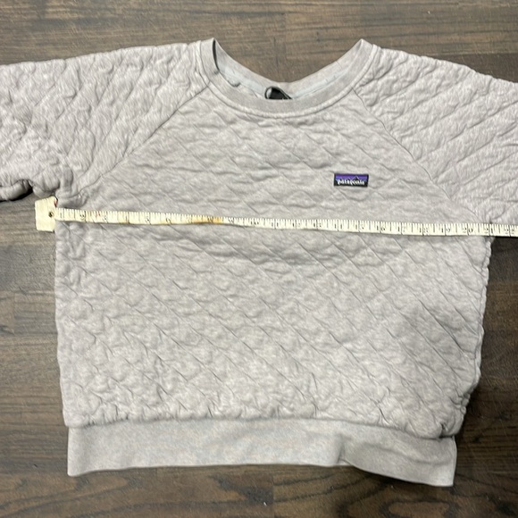 Grey quilted crew neck Patagonia sweat shirt in size large. - Picture 7 of 7